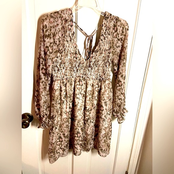 Lush Ruffled Mini Dress Inner Lining V-Neck Tie Back Sz Small - Picture 3 of 5